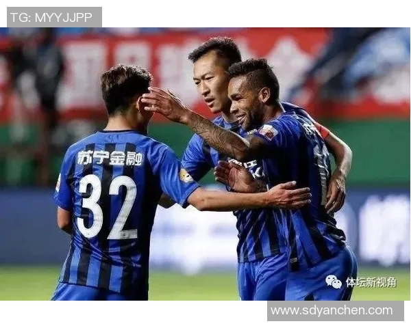 足球明星在球场上激烈冲突引发热议视频曝光引发球迷讨论