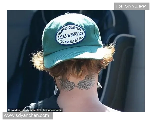 追随足球明星的潮流时尚同款背包尽显个性与魅力